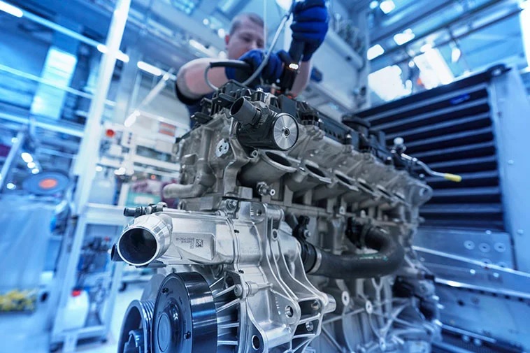 BMW не откажется от двигателей внутреннего сгорания
